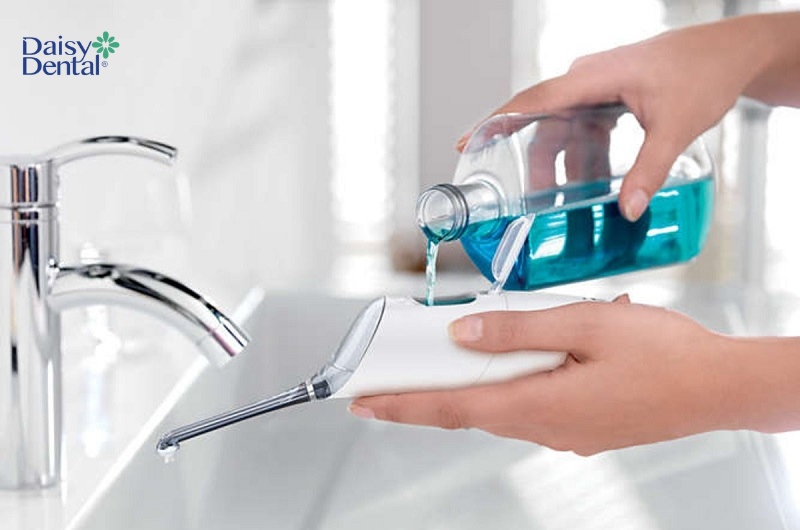 Sử dụng máy tăm nước đúng cách để đảm bảo sức khỏe răng miệng của chính mình