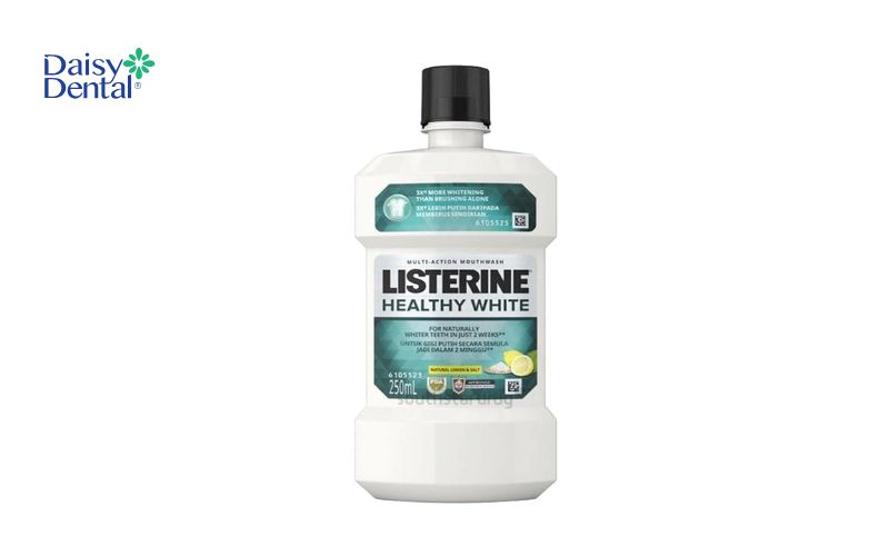 Nước súc miệng Listerine giúp loại bỏ mảng bám cứng đầu và làm trắng răng nhanh chóng