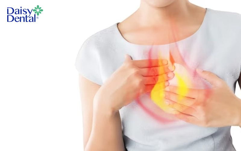 Nuốt nước bọt thấy vướng ở cổ họng