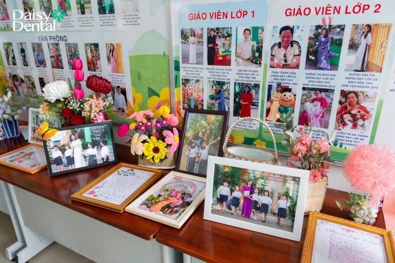 Những hình ảnh đẹp khác trong sự kiện tặng hoa 20/11