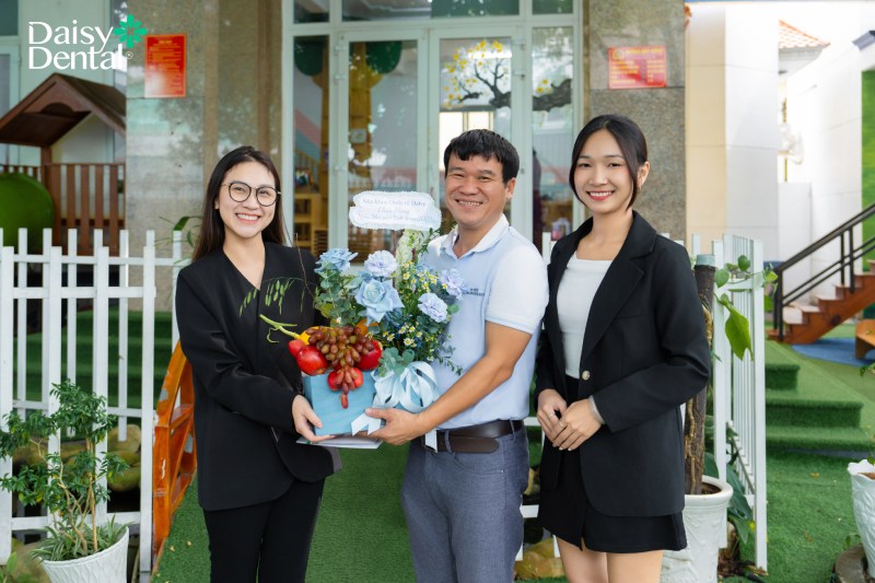 Những đóa hoa tươi thắm đã được Nha khoa Quốc tế DAISY gửi đến các thầy cô giáo Trường Mầm non Casa MiRi Montessori nhân dịp 20/11