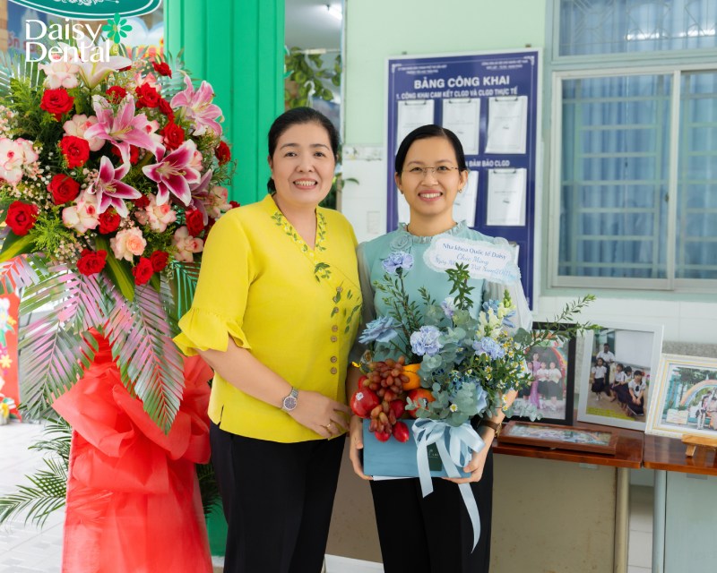 Những hình ảnh đẹp khác trong sự kiện tặng hoa 20/11