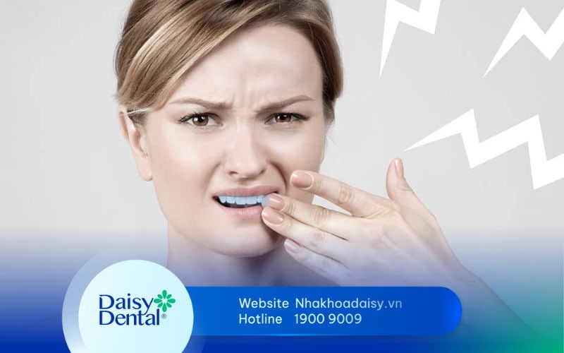 Bị ê răng cửa hàm trên