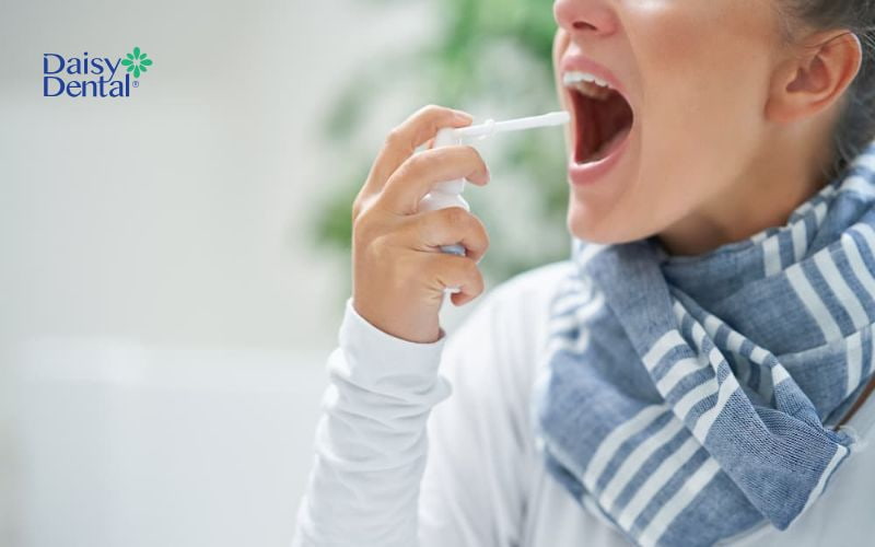 Bác sĩ khuyến cáo không nên nuốt thuốc xịt họng Betadine