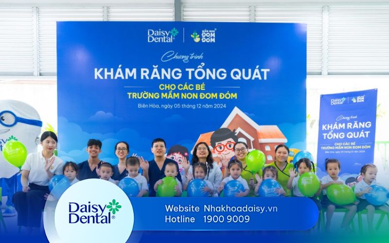 khám răng trường mầm non đom đóm