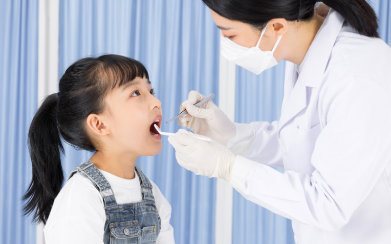 nên đưa trẻ đến phòng khám nha khoa định kỳ 6 tháng/1lần