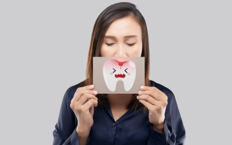 Viêm nướu là tình trạng do vi khuẩn từ mảng bám trên răng, gây sưng nướu