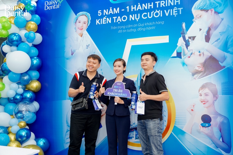 Trong sự kiện, khách hàng đã được đội ngũ bác sĩ Nha khoa Quốc tế DAISY chia sẻ những thông tin bổ ích về dịch vụ nha khoa, đồng thời giải đáp nhiều thắc mắc