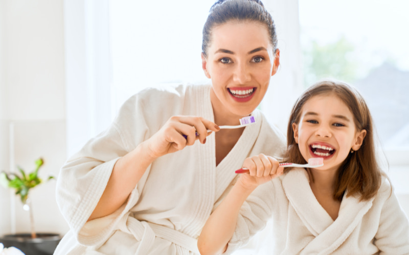 Sử dụng kem đánh răng chứa nitrat kali để ngăn cảm giác đau từ bề mặt răng đến dây thần kinh