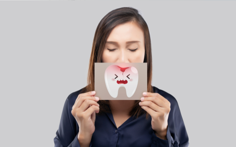 Cảm giác ê buốt sau khi trám răng là một hiện tượng khá phổ biến, đặc biệt trong những ngày đầu